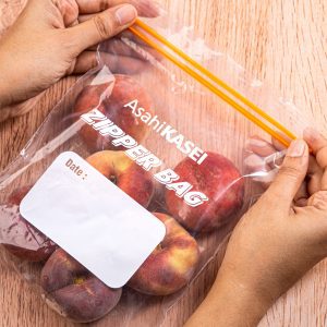 It's crucial to opt for high-quality options like the Asahi Kasei Zipper Bag. This top-notch zipper bag can safely store food at any temperature, including in the microwave, eliminating the need for multiple containers.